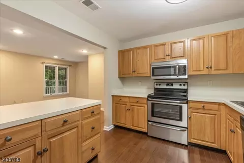 347 Potomac Dr, Basking Ridge, NJ 07920 photo 2