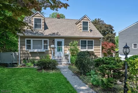 17 Canterbury Rd, Ringwood, NJ 07456