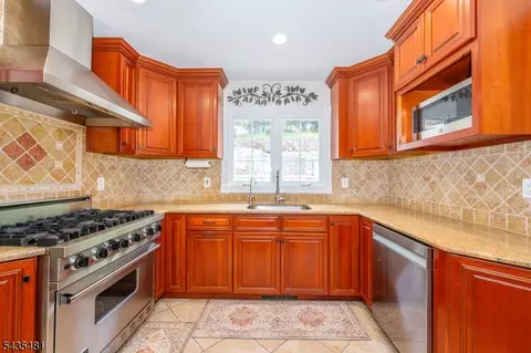 12 Rene Ct, Wayne, NJ 07470 photo 7
