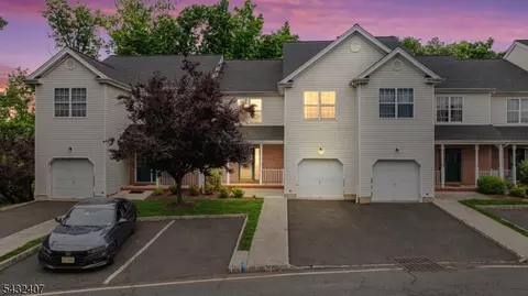 33 E Burgess Dr, Piscataway, NJ 08854