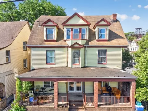 366 7th Ave W, Newark, NJ 07107