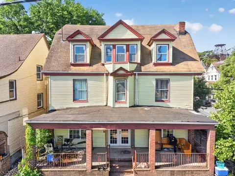 366 7th Ave W, Newark, NJ 07107