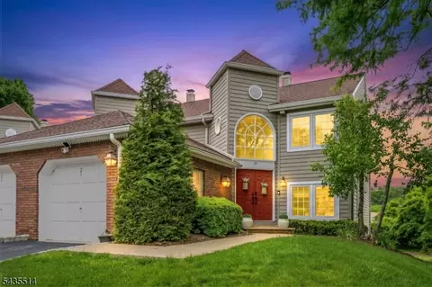 25 Fells Manor Rd, Caldwell, NJ 07006