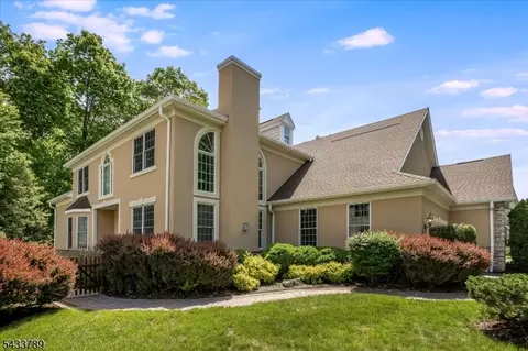 16 Wyckoff Way, Chester, NJ 07930