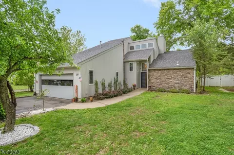 36 Gates Rd, Somerset, NJ 08873