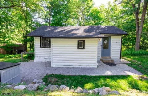 7 Birch Rd, Sussex, NJ 07461