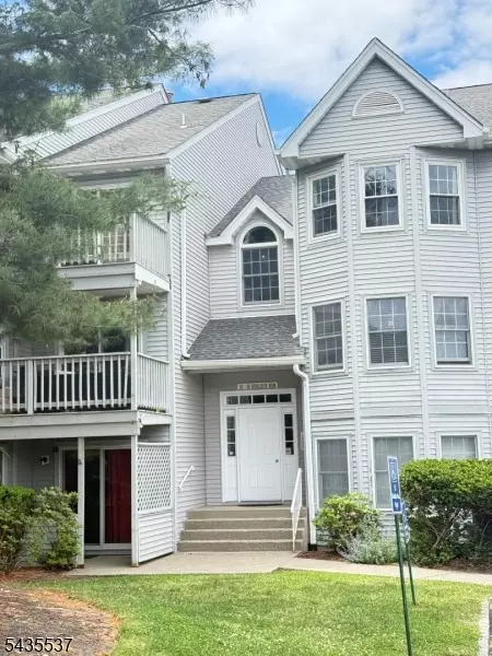 15 Boulder Run Rd, Paterson, NJ 07501