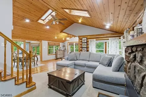 158 Glenside Trl, Sparta, NJ 07871