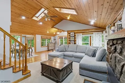 158 Glenside Trl, Sparta, NJ 07871