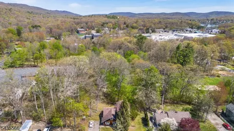 11 Greenbrook Dr, West Milford, NJ 07480