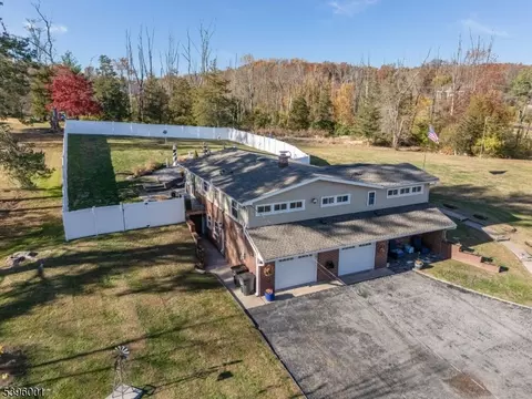 417 Mountain Rd, Lebanon, NJ 08833