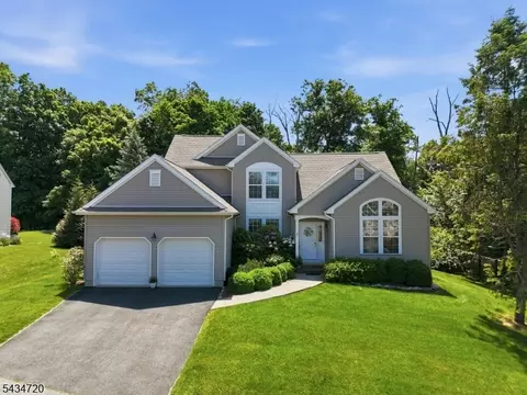 66 Canada Goose Dr, Hackettstown, NJ 07840