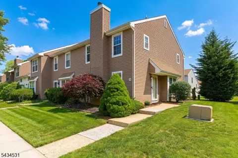 39 Canterbury Cir, Somerset, NJ 08873