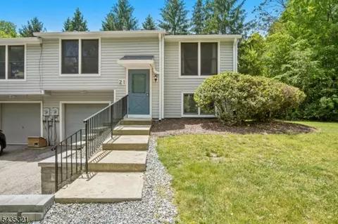 21 Quail Ct, Hamburg, NJ 07419