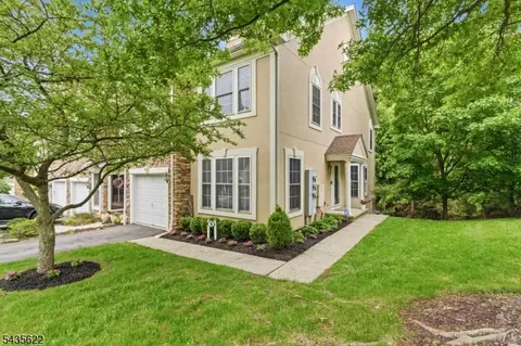 18 Birchwood Ln, Haledon, NJ 07508