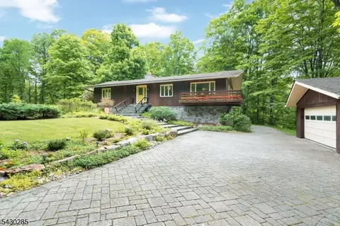 235 Brook Valley Rd, Towaco, NJ 07082