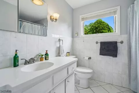 Bath - 21 Wayside Ln, Lebanon, NJ 08833 photo 3 of 3