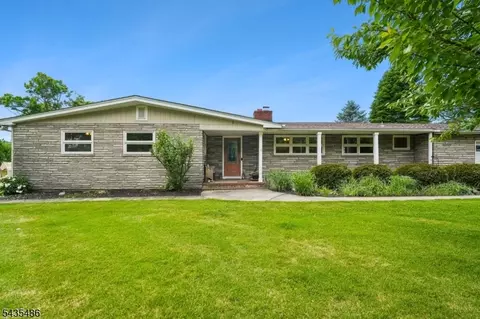 21 Wayside Ln, Lebanon, NJ 08833