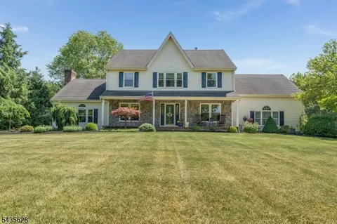 3 Ewing Dr, Flemington, NJ 08822