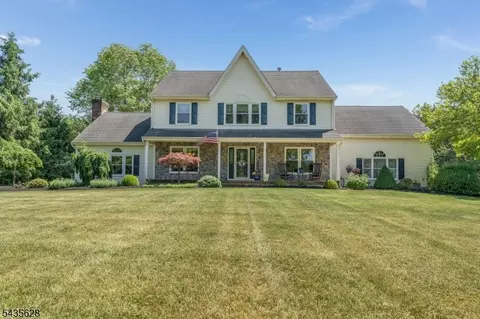 3 Ewing Dr, Flemington, NJ 08822