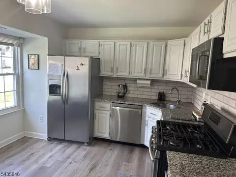 14 Albury Way, North Brunswick Twp, NJ 08902