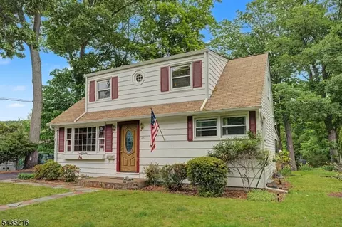 40 Dacotah Ave, Oakland, NJ 07436