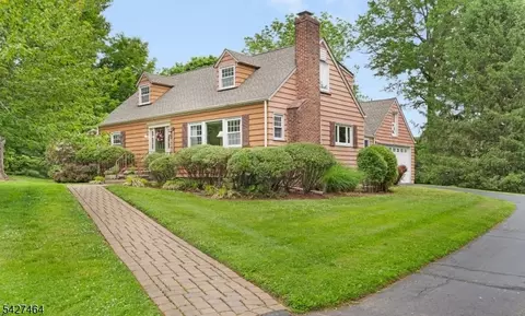 30 Hughes Ln, Watchung, NJ 07069