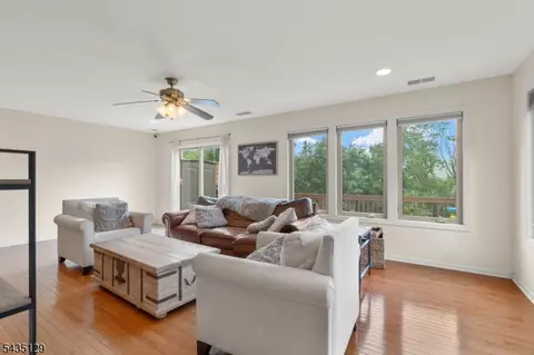 1 Wimbledon Dr 3 #3, Vernon, NJ 07462