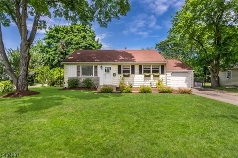 7 West St, Succasunna, NJ 07876