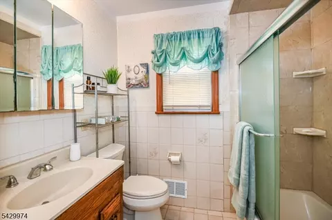 Bath - 111 Jackson Ave, Wayne, NJ 07470 photo 1 of 1