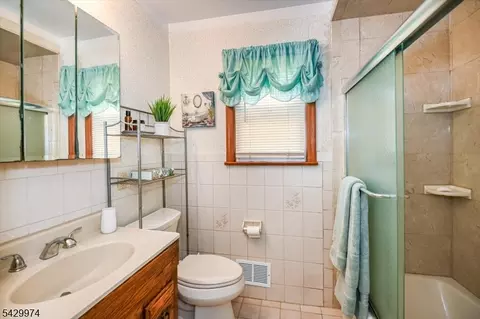 111 Jackson Ave, Wayne, NJ 07470 photo 9