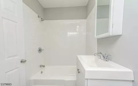 Bath - 1101 Ringwood Ave, Haskell, NJ 07420 photo 2 of 4