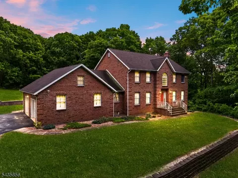 136 Henderson Rd, Stockholm, NJ 07460