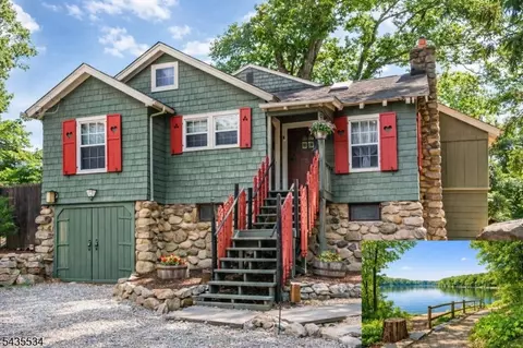 7 Woodbine Ln, Sparta, NJ 07871