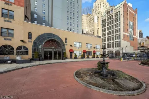 111 Mulberry St #3T, Newark, NJ 07102