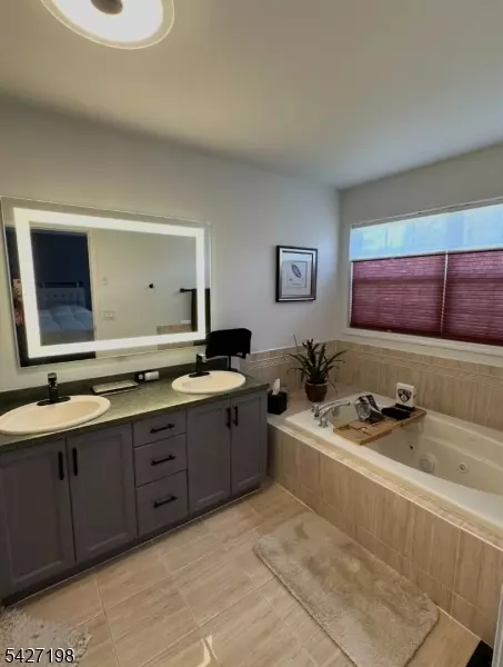 182 Brittany Ct #221, Clifton, NJ 07013
