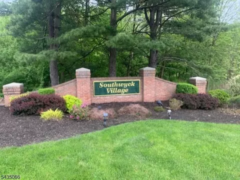 4 Wareham Ct, Scotch Plains, NJ 07076