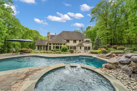 127 Waughaw Rd, Montville Twp, NJ 07045