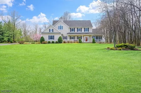 17 Mullen Ln, Lafayette, NJ 07848