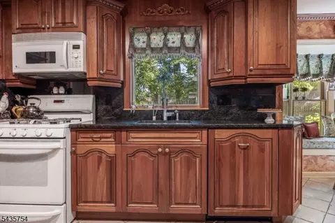 Kitchen - 54 Eileen Way, Edison, NJ 08837 photo 2 of 3