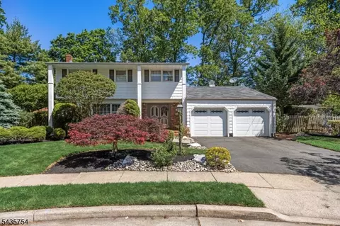 54 Eileen Way, Edison, NJ 08837