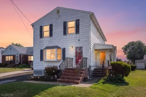 61 Beech St, Fords, NJ 08863