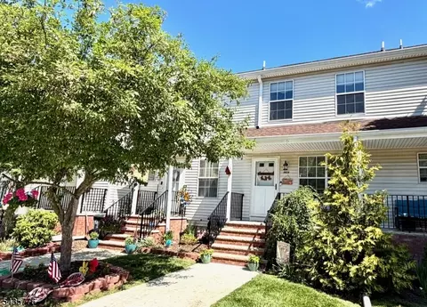 1404 Cobblestone Ct, Flemington, NJ 08822