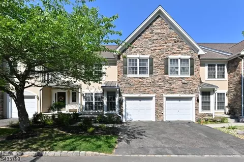 32 Rosewood Ct #32, North Haledon, NJ 07508