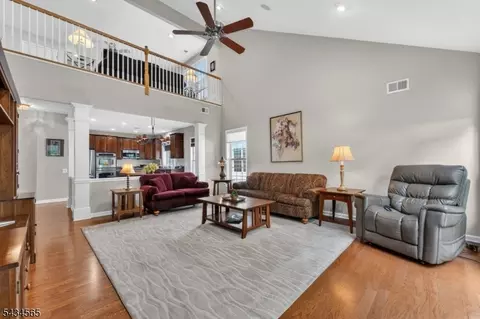 717 Thistle Hill Ln, Somerset, NJ 08873