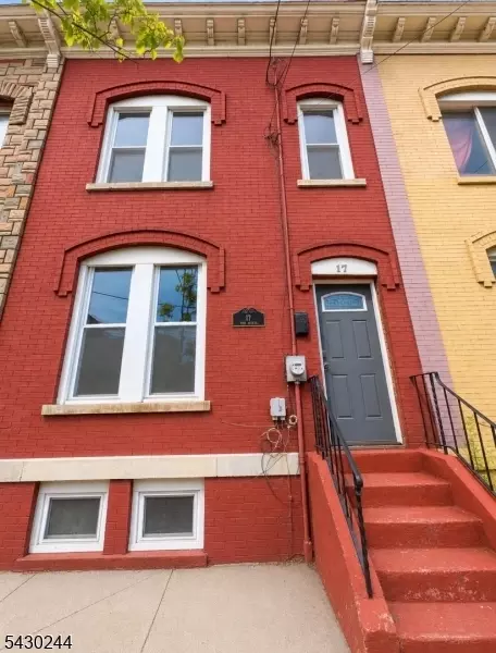 17 8th Ave, Newark, NJ 07104