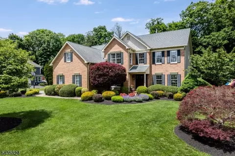 15 Ammerman Way, Chester, NJ 07930