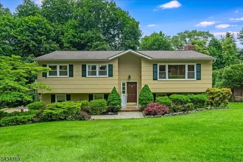 22 Green Apple Rd, Sparta, NJ 07871