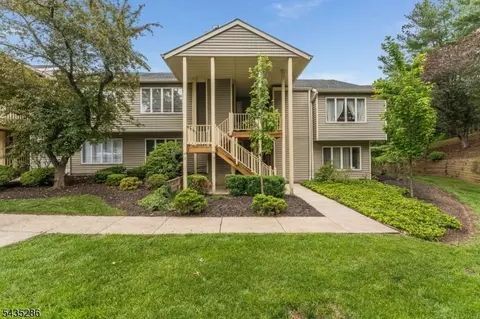20 Westchester Ter, Annandale, NJ 08801