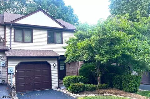 89 Stockton Ct, Morris Plains, NJ 07950